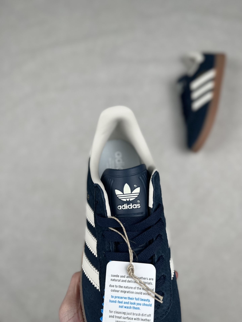 Adidas Sneakers